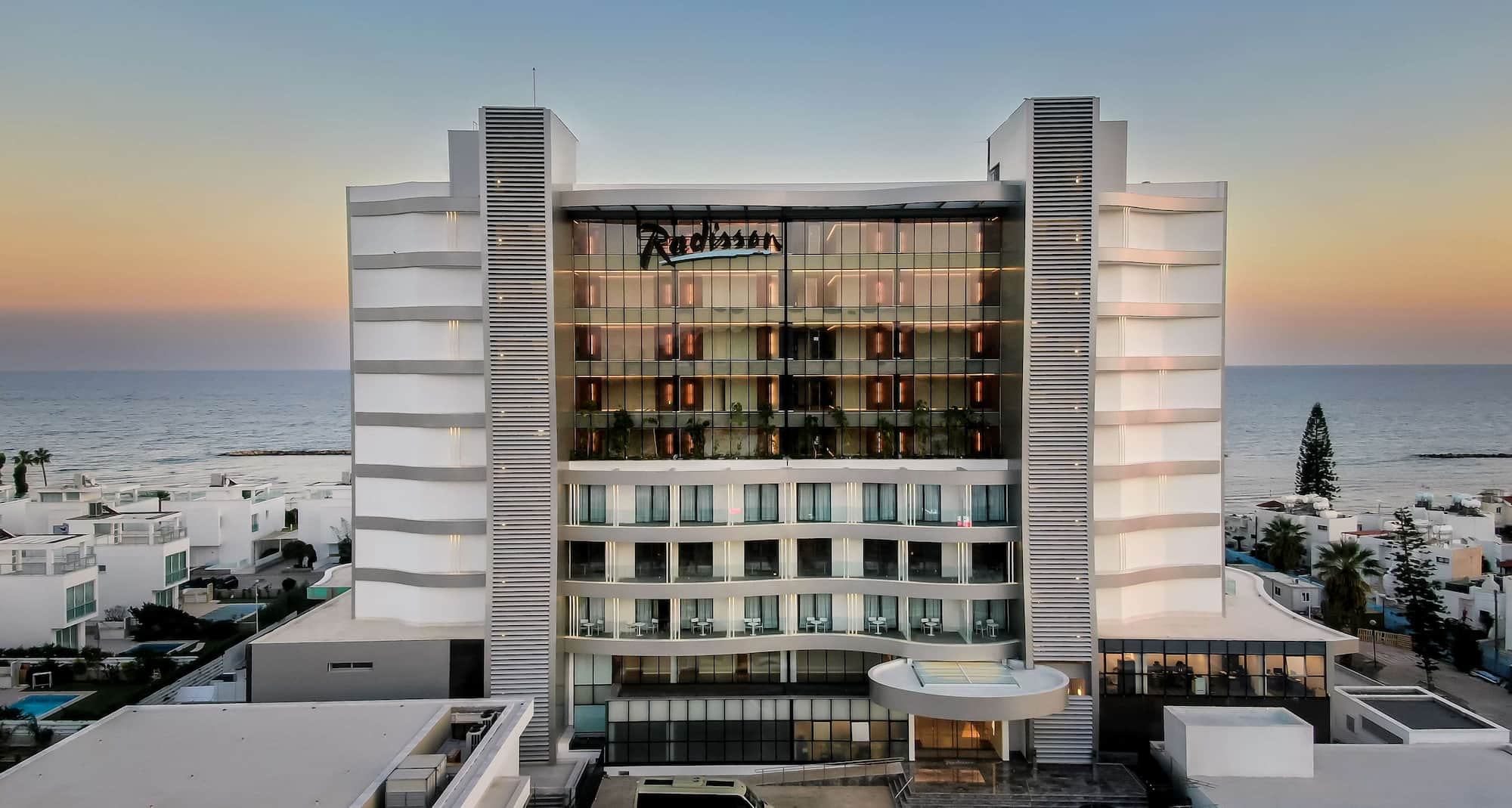 Пляж рэдиссон отеля radisson отзывы. Radisson Beach Larnaca 5*.